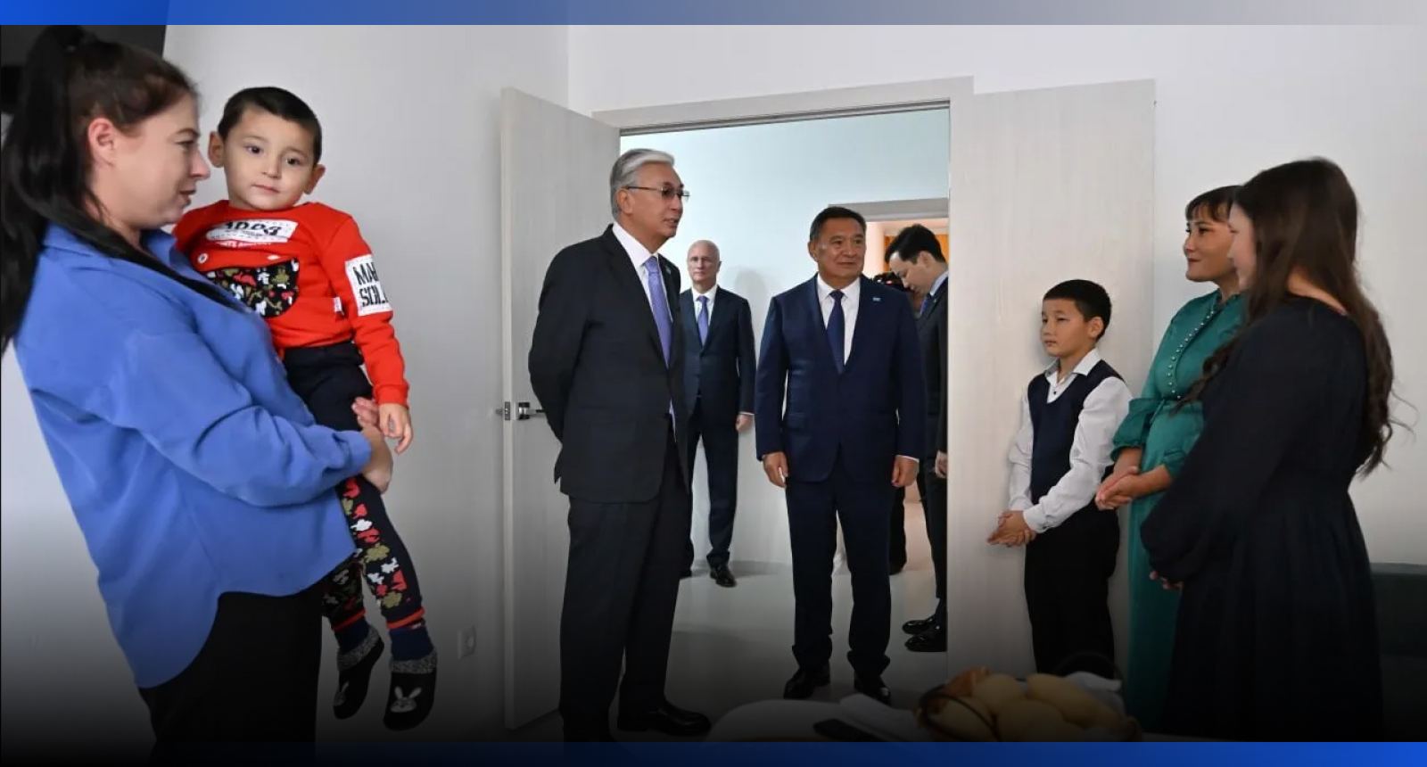 Image for Президент поздравил семью новосёлов в Кокшетау