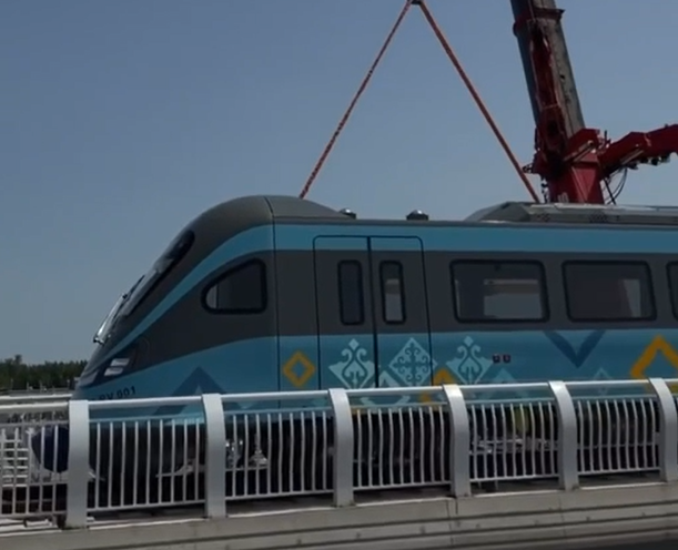 LRT в Астане: первые вагоны уже на рельсах