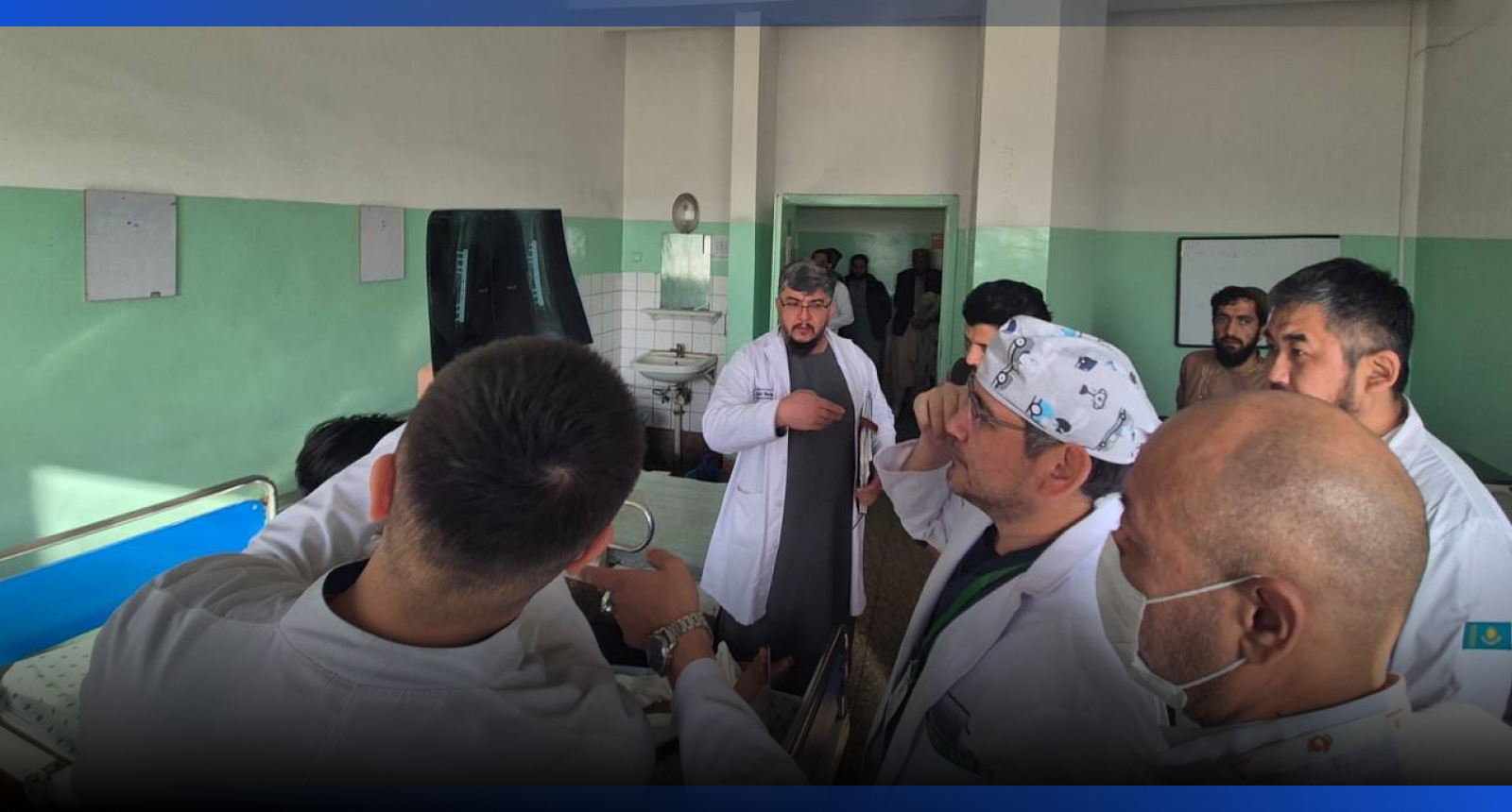 Image for Казахстанские врачи помогают пострадавшим после землетрясения в Афганистане